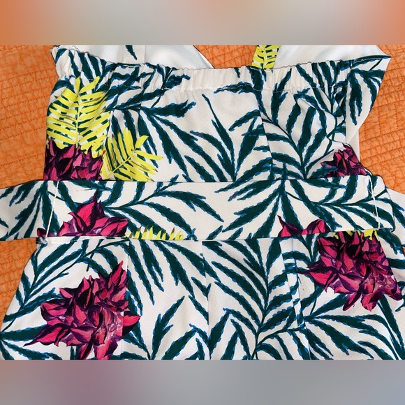 Tropical Shorts Romper - Size Small - Picture 7 of 7